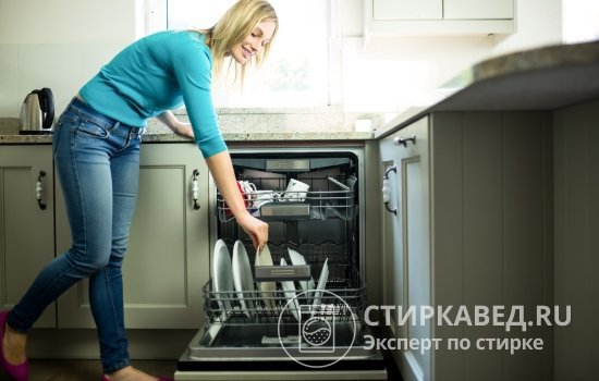 Тот, кто хоть раз попробовал мыть посуду в посудомоечной машине, уже не захочет отмывать ее вручную