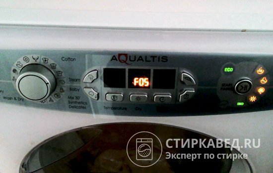 Дисплей стиральной машины Aqualtis сообщает о неисправности путем высвечивания кода F05