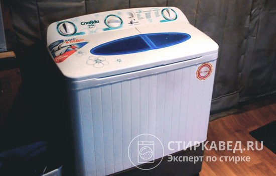 Мини стиральная машина с отжимом для дачи не занимает много места и выполняет все необходимые функции