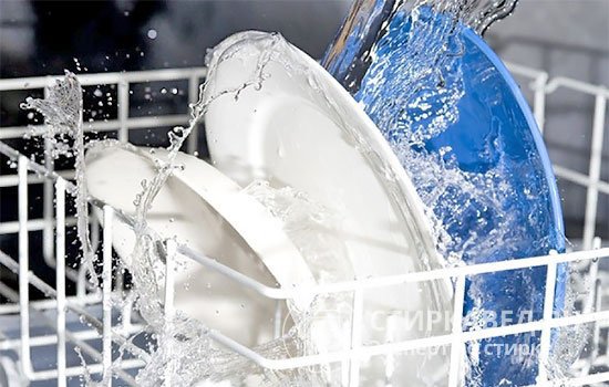 Не вся посуда может выдержать резкие перепады температур и воздействие агрессивной бытовой химии