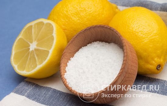 Для очистки стиральной машины подходит только концентрированный порошок, но ни в коем случае не свежевыжатый лимонный сок