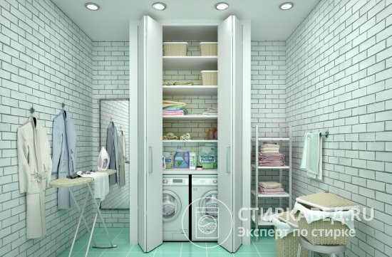 Удачное решение – размещение стиральной и сушильной машины в подсобном помещении рядом с системой хранения и гладильной доской