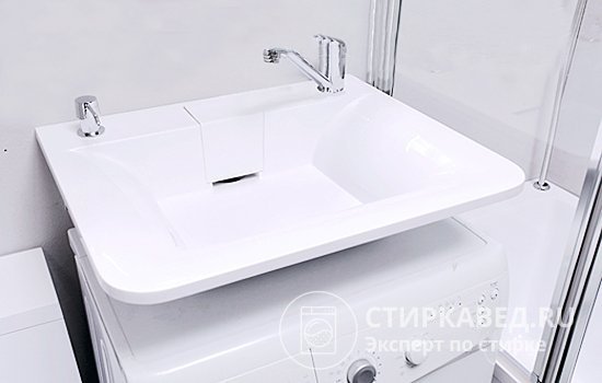 Стиральная машинка и аксессуары ванной могут подбираться в едином стиле