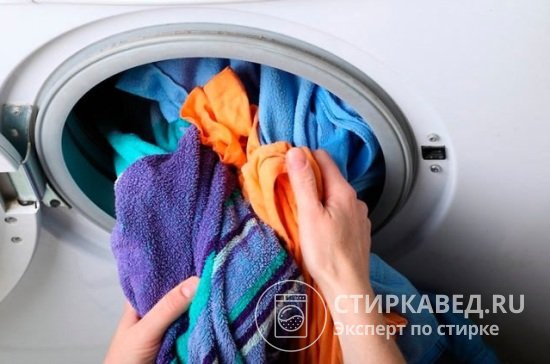 Частая причина нарушения баланса стиральной машины – перекручивание белья внутри барабана